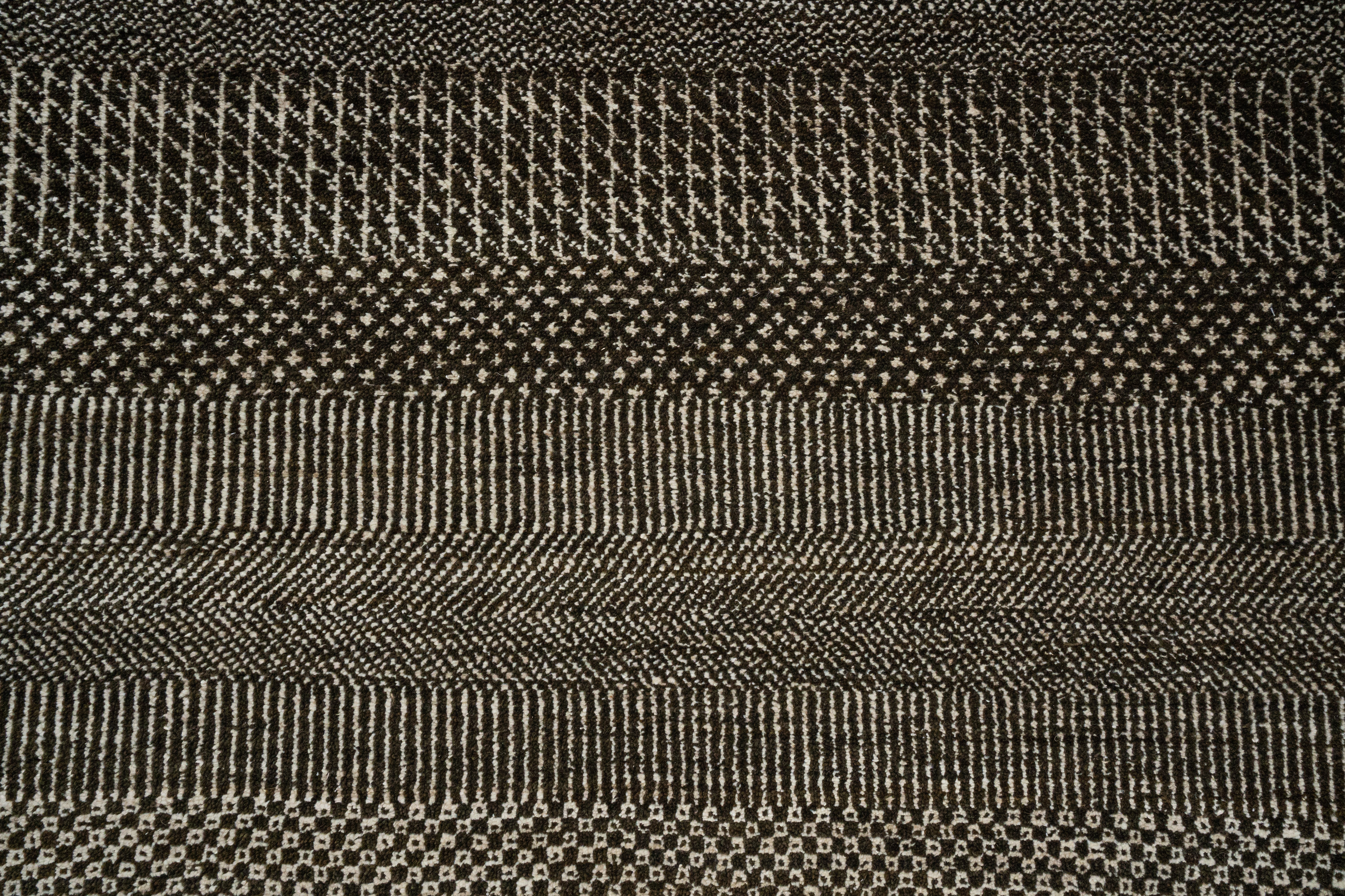 Handknotted Carpet, DIA - 1498 MCN, Grullo & Smoky Black